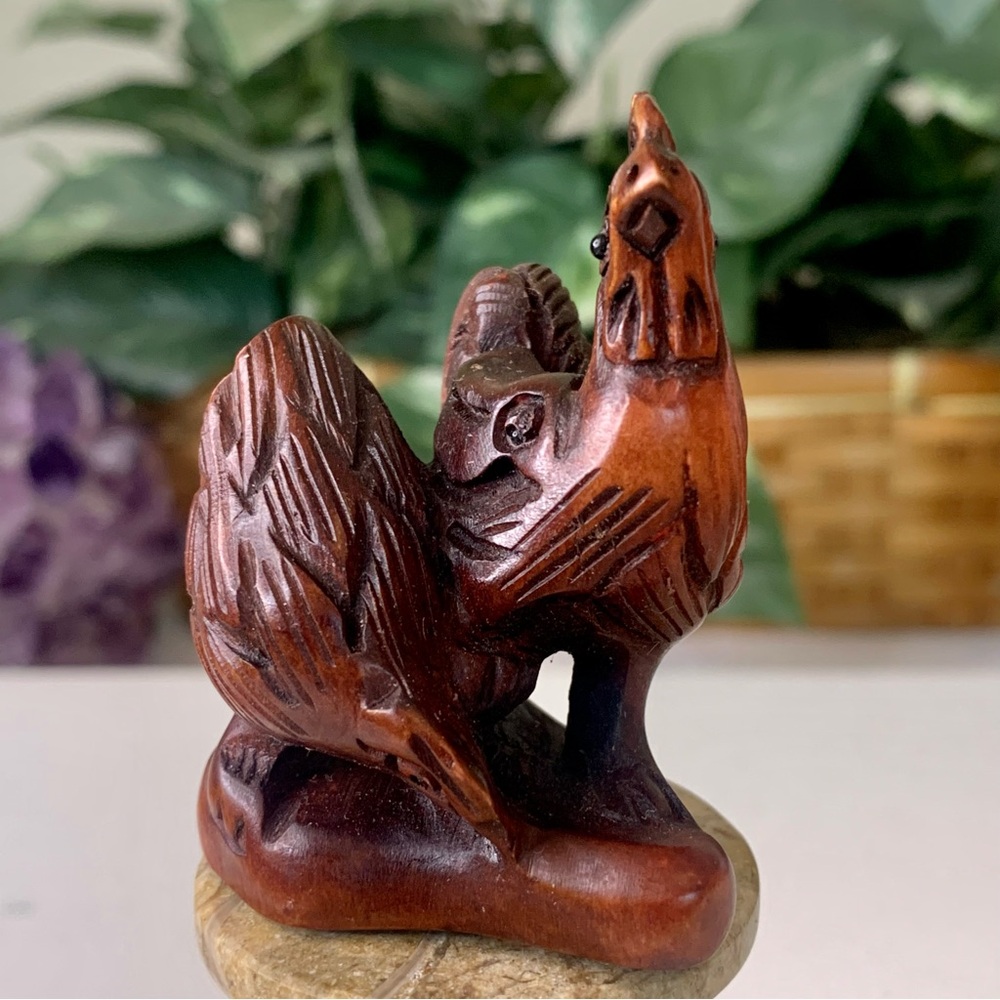 Boxwood Rooster Netsuke Hand Carved Chicken Hen & Chick Wood Animal Carving VTG - Picture 2 of 11